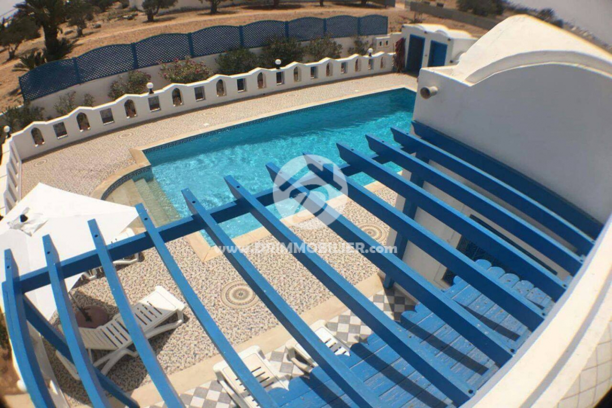 V 105 -                            Vente
                           Villa avec piscine Djerba